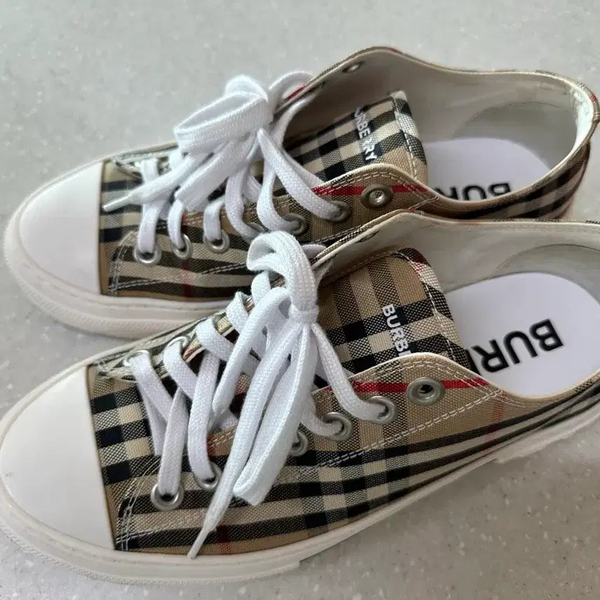 [BUNJANG] Burberry Low-Top Sneakers Size 40 / 버버리 로우탑 스니커즈 40사이즈
