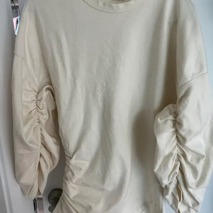 [BUNJANG] Zara W&amp;B Shirring Sweatshirt Ivory / ZARA W&amp;B 아이보리 셔링 맨투맨 S