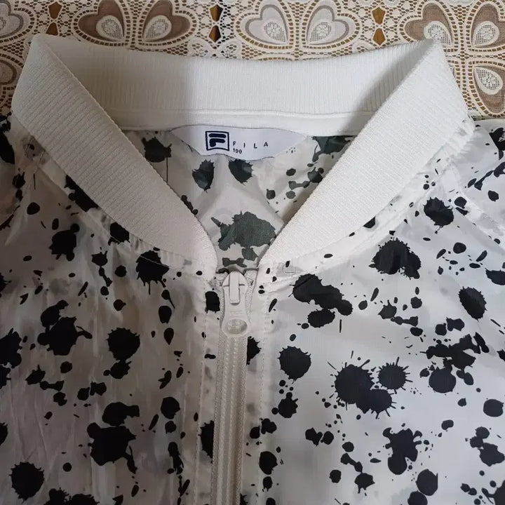 [BUNJANG] Fila Spray Art Jumper Size 100 / 휠라 스프레이 아트 점퍼