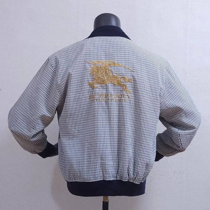[BUNJANG] Burberry Check Jacket Jumper with Back Logo / 버버리 체크 자켓 점퍼 백로고 100