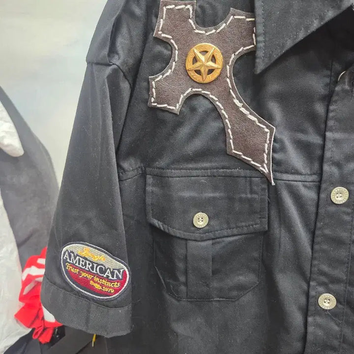 [BUNJANG] Black Biker Embroidered Short-Sleeve Shirt / 블랙 바이커 자수 반팔 남방