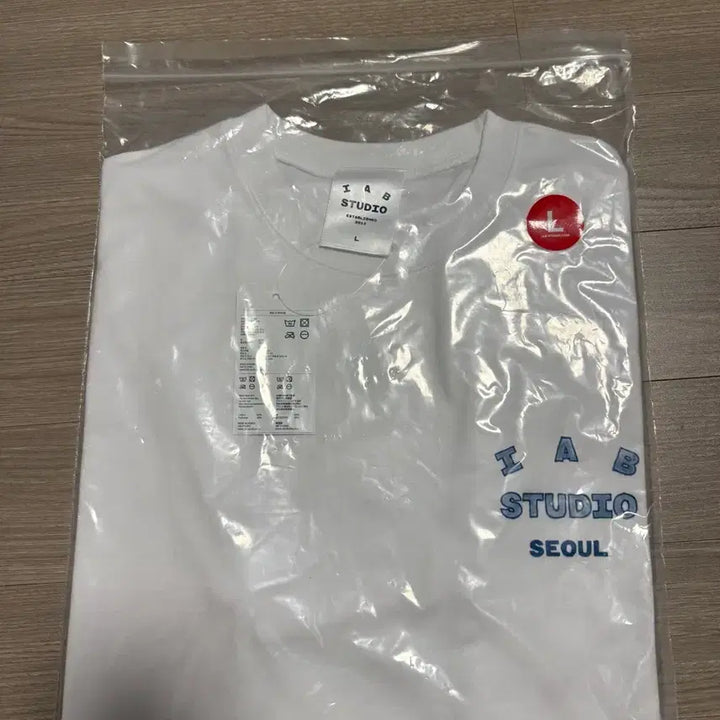 [BUNJANG] IAPP STUDIO Seoul T-Shirt White / 아이앱 스튜디오 서울 티셔츠 화이트