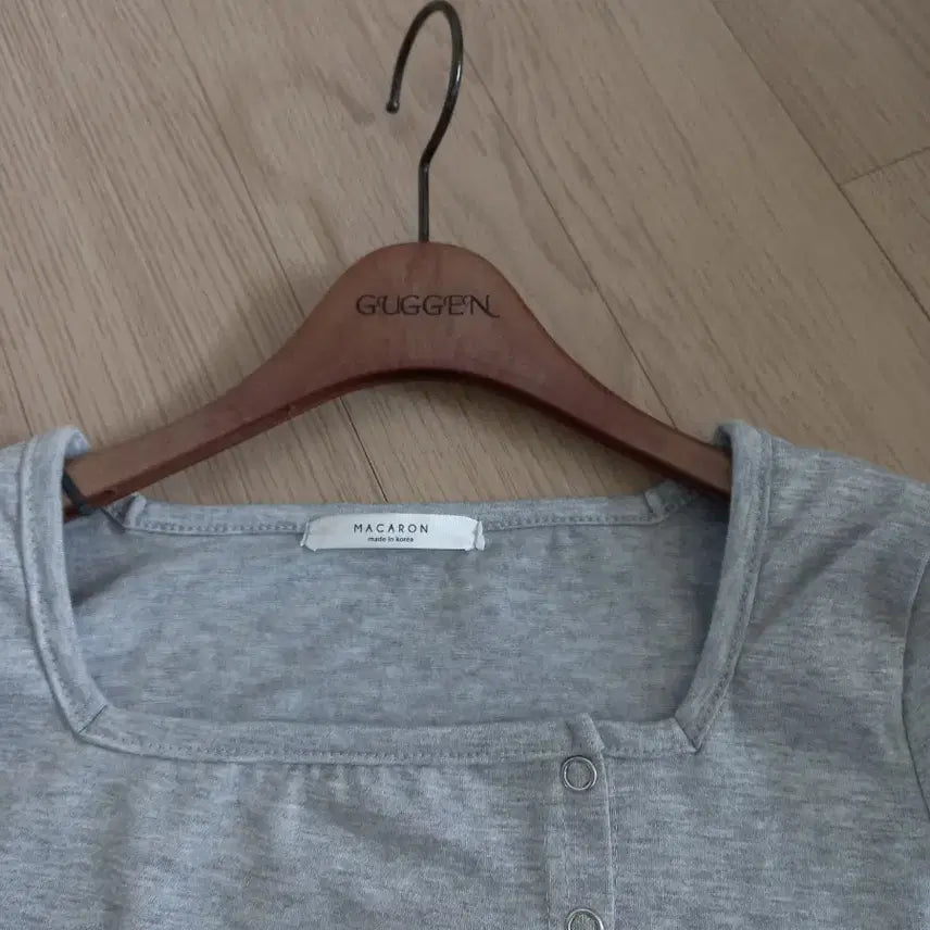 [BUNJANG] Square Neck Button Cropped Short Sleeve T-Shirt / 스퀘어넥 버튼 크롭 반팔티(새옷)