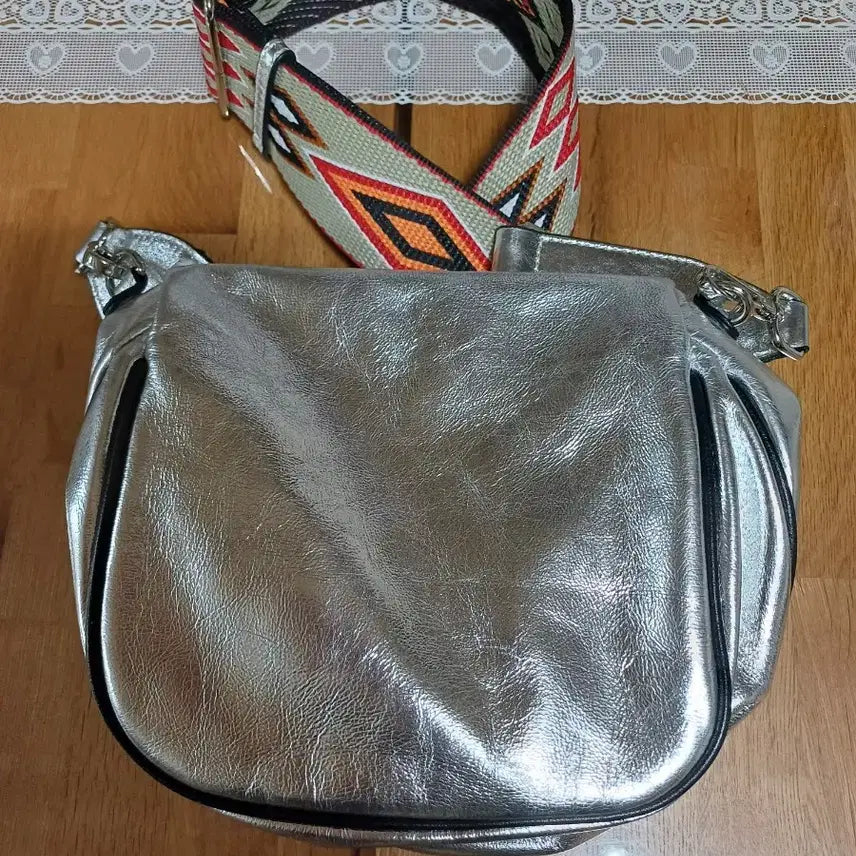 [BUNJANG] Benetton Silver Shoulder Bag / 베네통 실버 숄더백