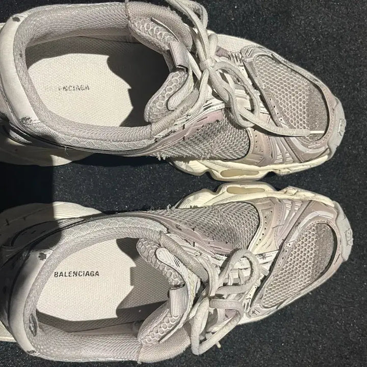 [BUNJANG] Balenciaga Stapler Eggshell Size 43 / 발렌시아가 스테이플러 에그쉘 43사이즈
