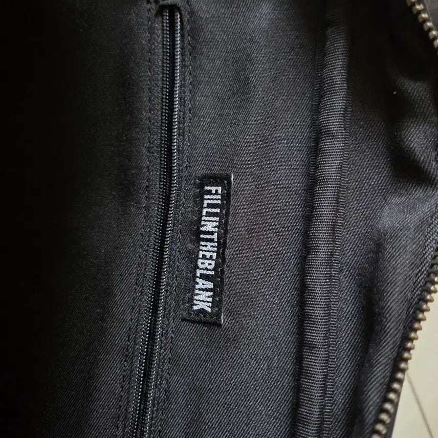 [BUNJANG] Fill in the Blank Black Leather Shoulder Bag / 필인더블랭크 블랙 레더 숄더백