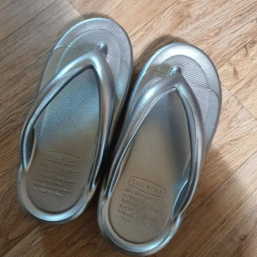 [BUNJANG] Tonymoly Zerovity OG Flip Flops Metal Silver 240 / 토앤토 플립플랍 제로비티 OG 메탈실버 240 새상품