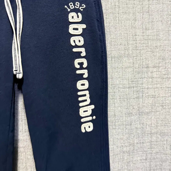 [BUNJANG] Abercrombie Fleece Navy Training Pants M / 아베크롬비 기모 네이비 트레이닝 바지 M