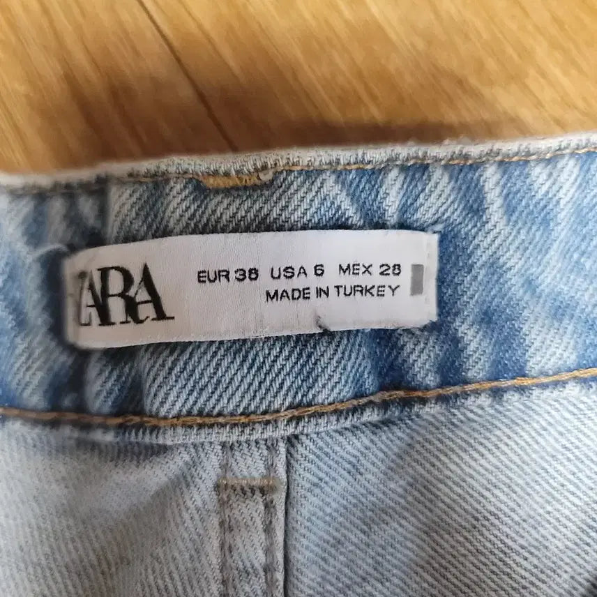 [BUNJANG] Zara Light Wash Distressed Straight Leg Jeans / ZARA 연청 데미지 청바지