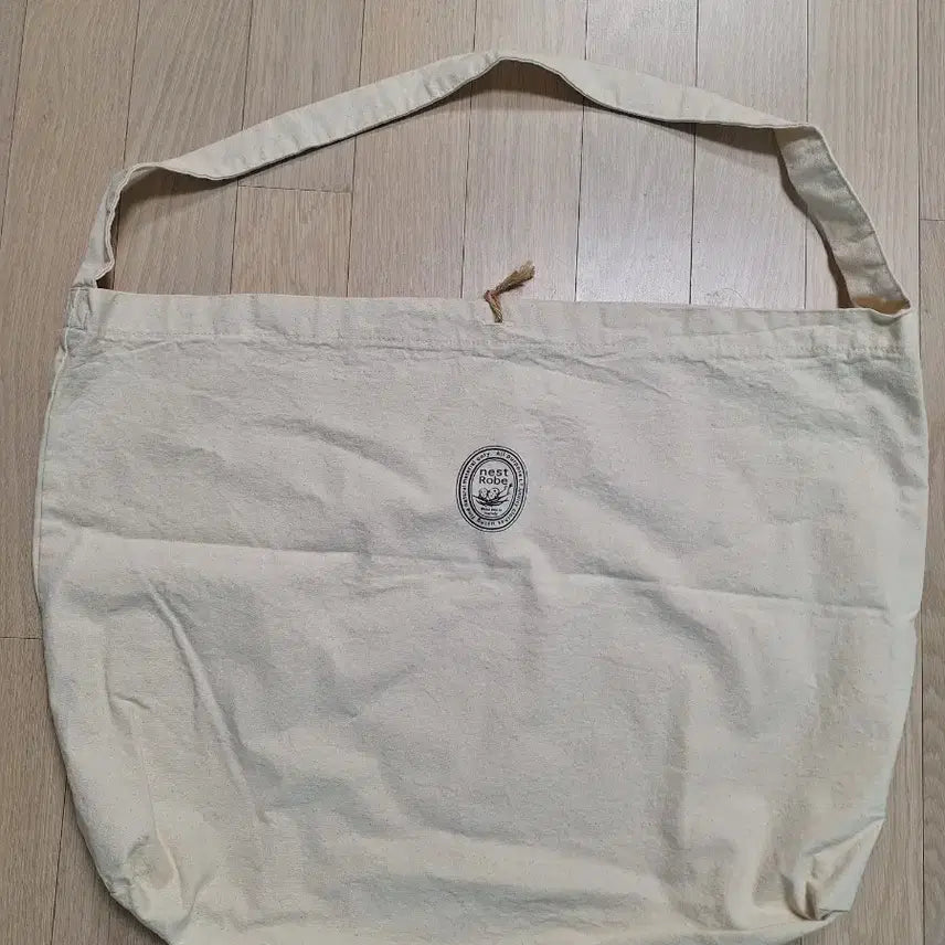 [BUNJANG] Nest Robe Canvas Shoulder Bag / 네스트로브 캔버스 숄더백