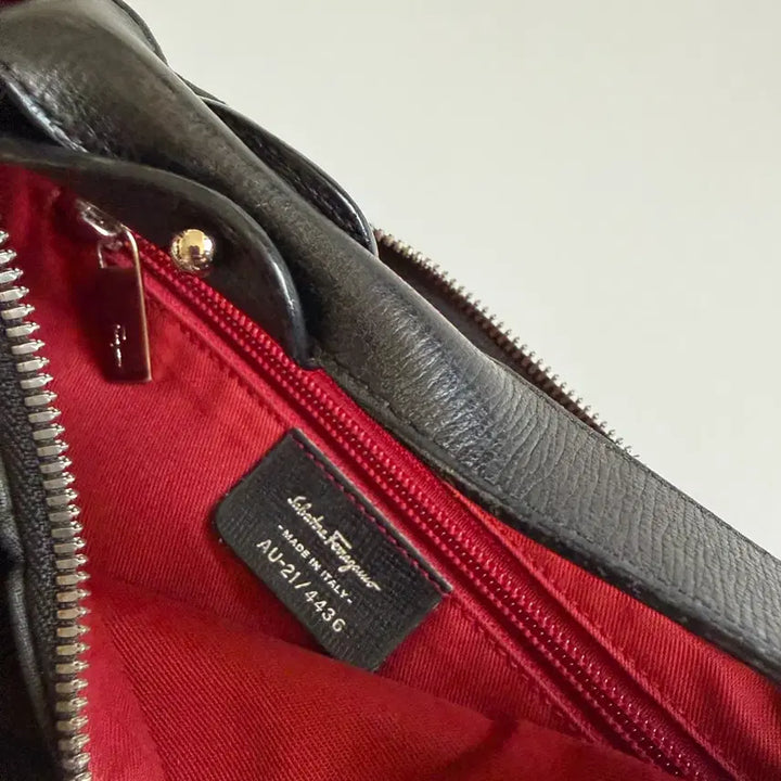 [SOLD OUT] Salvatore Ferragamo 페라가모 숄더백