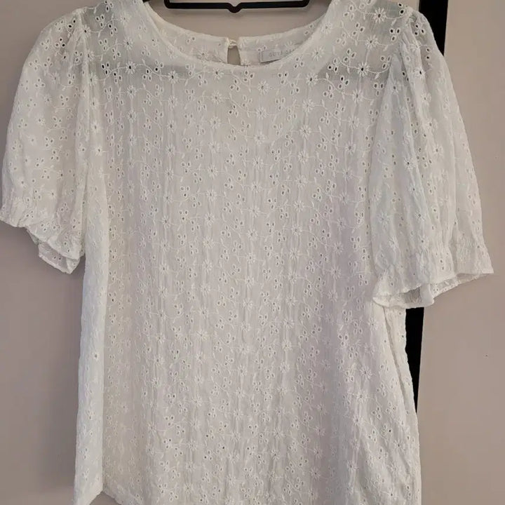 [BUNJANG] Olive des Olive White Embroidery Punching Blouse / 올리브데 올리브 화이트 자수 펀칭 블라우스