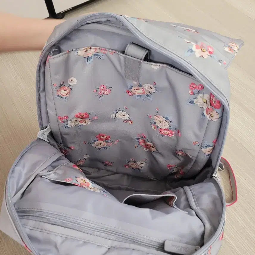 [BUNJANG] Cath Kidston Flower Pattern Backpack / 캐스 키드슨 플라워 백팩 가방