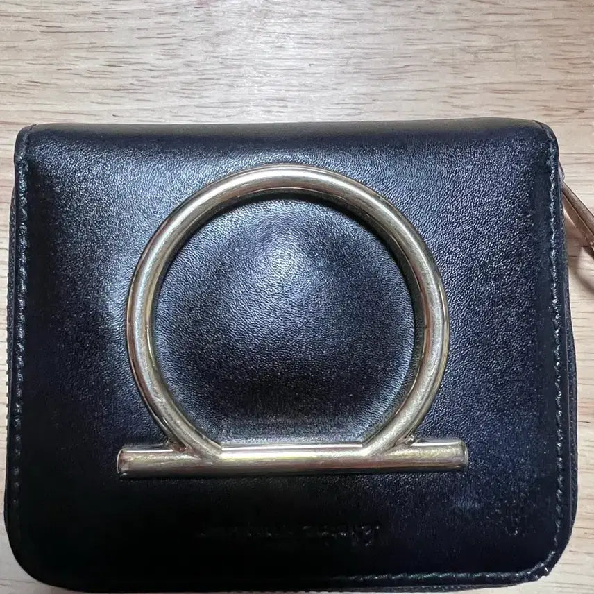 [BUNJANG] Ferragamo Gancini Zip Around Wallet Black / 페라가모 간치니 집 어라운드 지갑 블랙