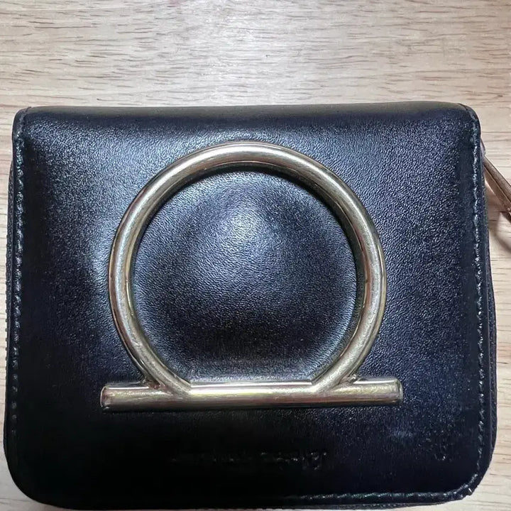 [BUNJANG] Ferragamo Gancini Zip Around Wallet Black / 페라가모 간치니 집 어라운드 지갑 블랙