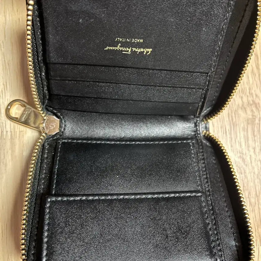 [BUNJANG] Ferragamo Gancini Zip Around Wallet Black / 페라가모 간치니 집 어라운드 지갑 블랙