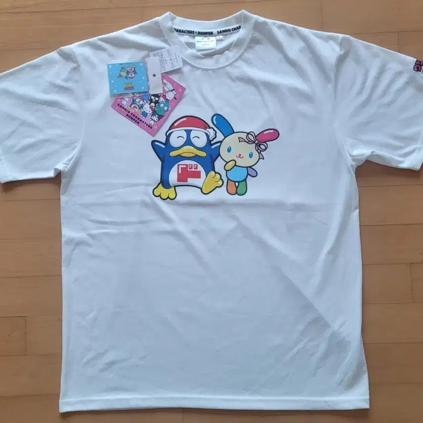 [BUNJANG] Don Peng x Usahana Collaboration Short-Sleeve T-Shirt (L) with Hanger / 돈펭 신상 산리오 우사하나 콜라보 반팔 티셔츠 L +돈펭 옷걸이