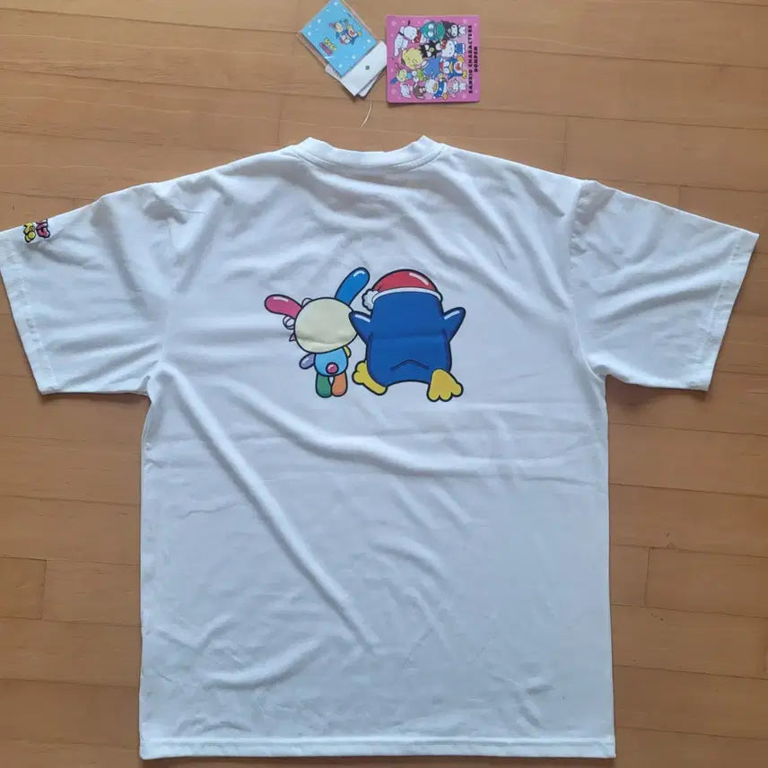 [BUNJANG] Don Peng x Usahana Collaboration Short-Sleeve T-Shirt (L) with Hanger / 돈펭 신상 산리오 우사하나 콜라보 반팔 티셔츠 L +돈펭 옷걸이