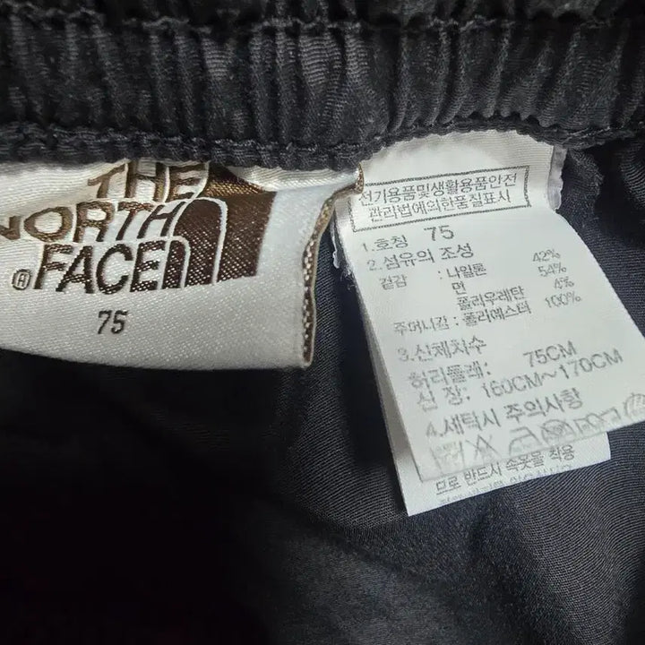 [BUNJANG] The North Face Black Cargo Shorts Size 75 / 노스페이스 블랙 카고 반바지 75