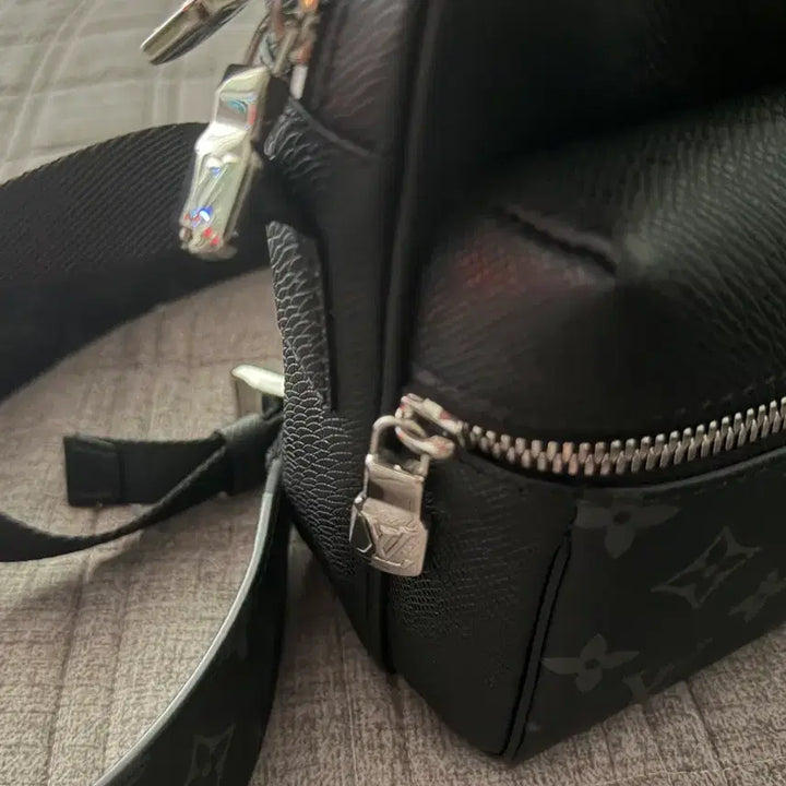 [BUNJANG] Louis Vuitton Outdoor Messenger Bag / 슈퍼 clon 루이비통 섀도우 아웃도어 메신저백 가방 하이엔드