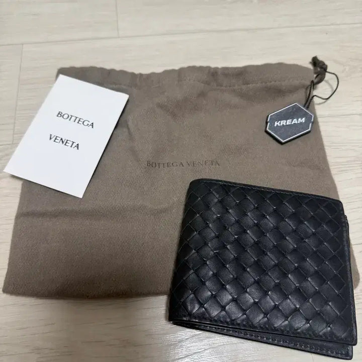 [BUNJANG] Bottega Veneta Bi-Fold Wallet Black / 보테가 베네타 반지갑 블랙 113993V46511000/V47W11000
