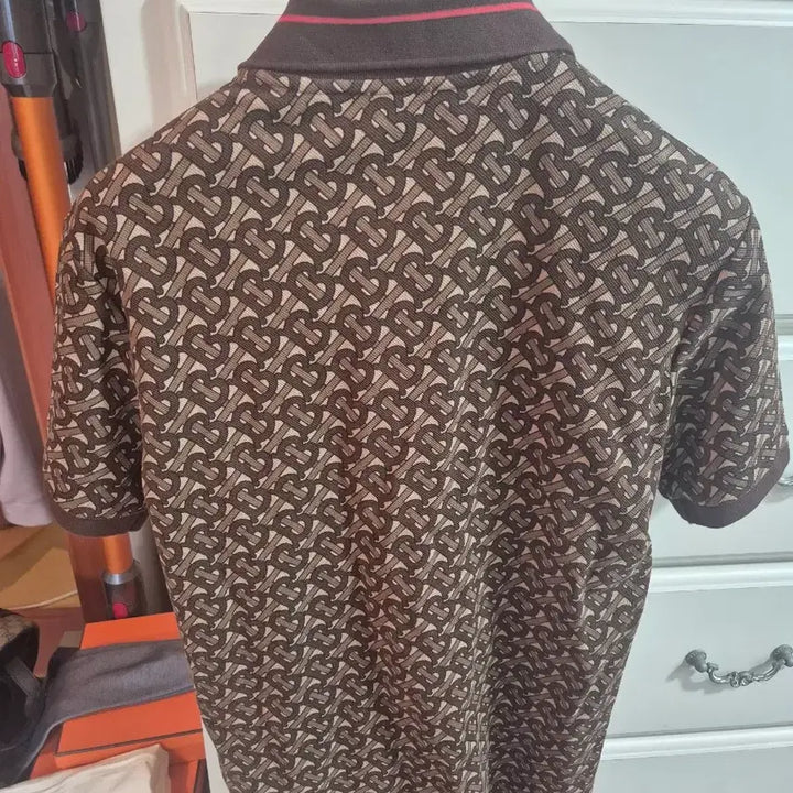 [SOLD OUT] 버버리 모노그램 카라티 xxs사이즈 국내사이즈 95-98 팝니다