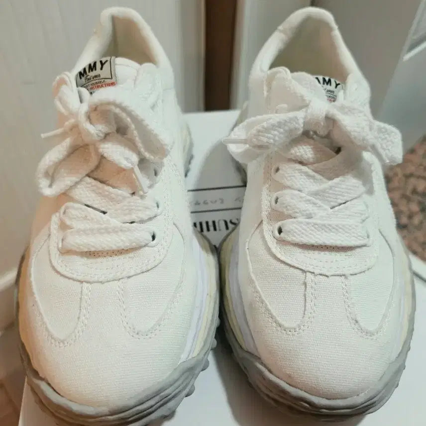 [BUNJANG] Maison Mihara Yasuhiro White Larry Sneakers Size 42 / MMY 메종미하라 화이트 래리 42