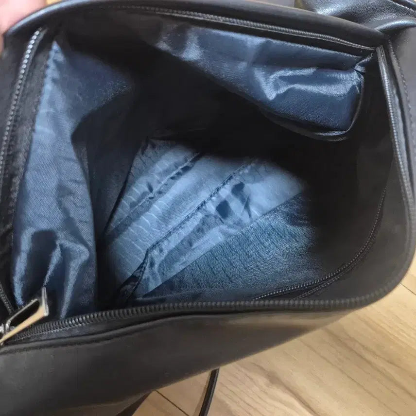 [BUNJANG] Black Shirring Handle Shoulder Bag / 블랙 셔링 핸들 숄더백