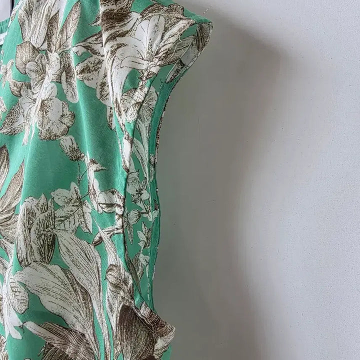 [BUNJANG] Sleeveless Blouse Green / F/ 그린 민소매 블라우스