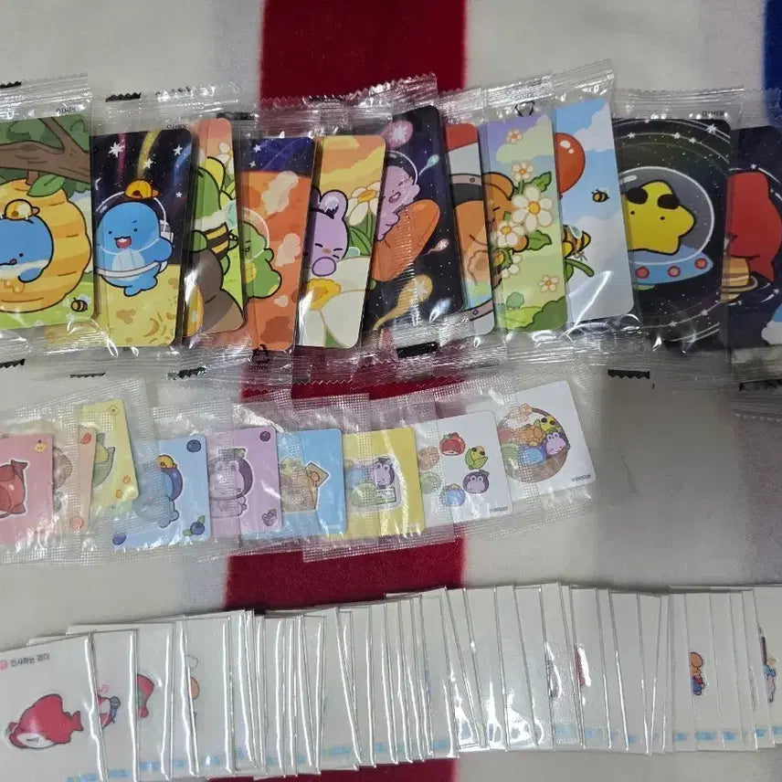 [BUNJANG] Pixelix GS25 Round Stickers Photocard Bundle Set / 픽셀리 GS25 띠부씰.원형스티커.포토카드 드볼 양도합니다