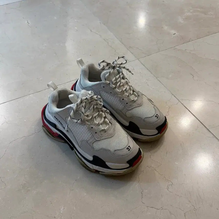 [BUNJANG] Balenciaga Triple S Sneakers / 발렌시아가 트리플S 37