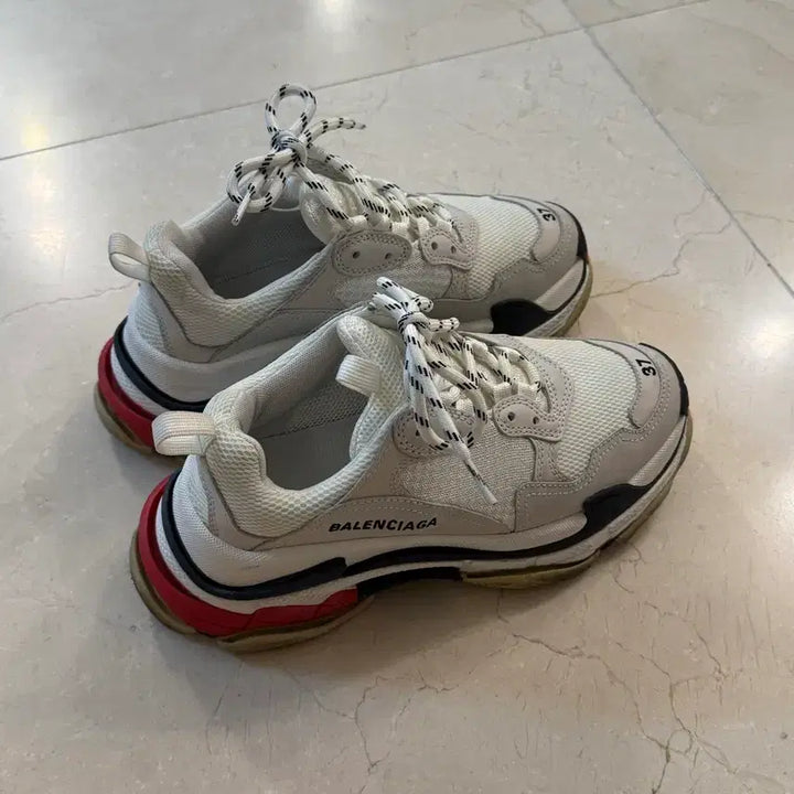 [BUNJANG] Balenciaga Triple S Sneakers / 발렌시아가 트리플S 37