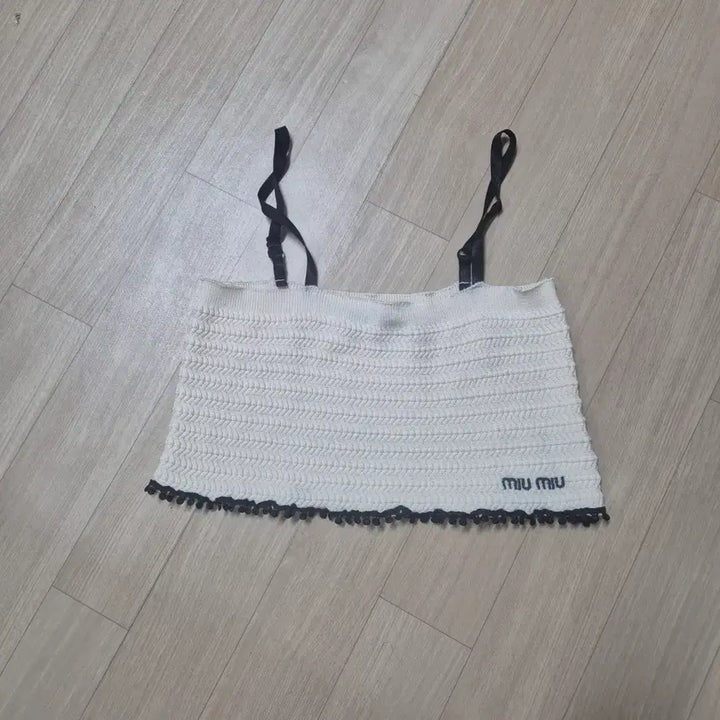 [BUNJANG] Miu Miu White Bra Knit Top / 미우미우 어깨큰 화이트 브라니트 탑