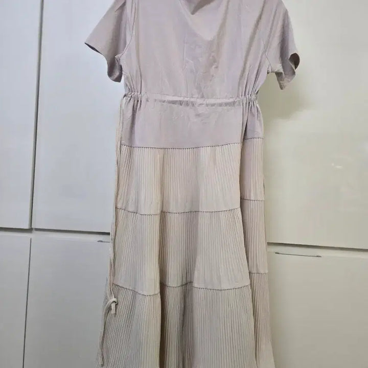 [BUNJANG] Ivory Pleated Tiered Dress Short Sleeve / 아이보리 플리츠 캉캉 원피스 반팔
