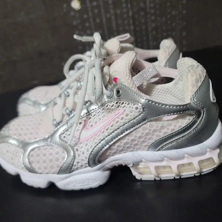 [BUNJANG] Nike Pink/Silver Mesh Athletic Shoes (23.5 cm) / 나이키 핑크/실버 메쉬 운동화(235cm)