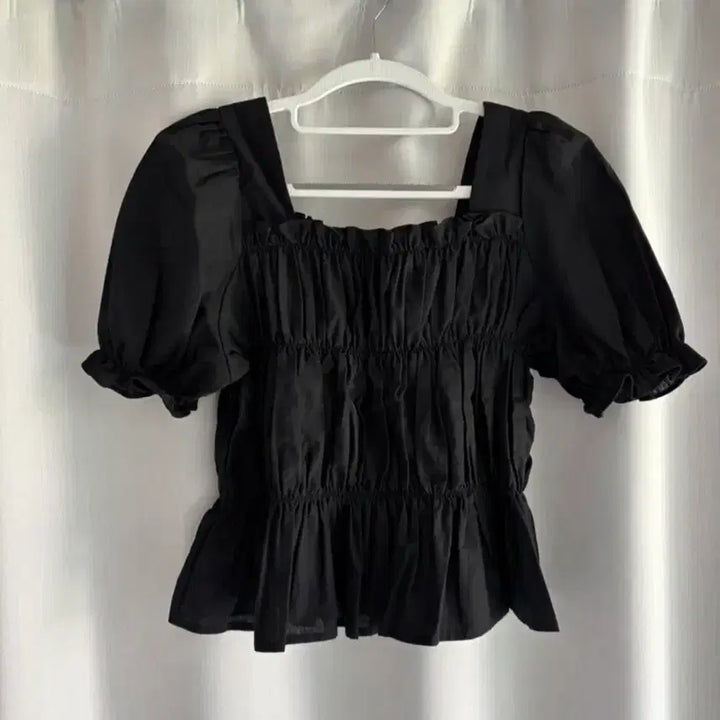 [BUNJANG] Black Shirring Puff Sleeve Square Neck Blouse / 새상품) 검정 퍼프 셔링 블라우스 스퀘어넥 퍼프 블라우스