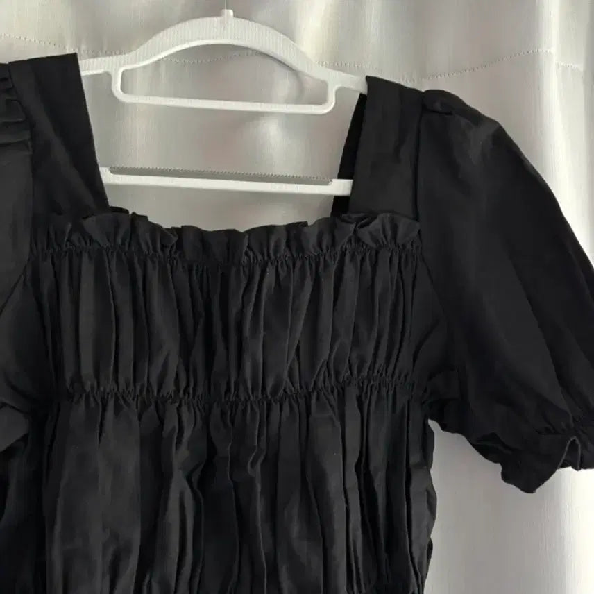 [BUNJANG] Black Shirring Puff Sleeve Square Neck Blouse / 새상품) 검정 퍼프 셔링 블라우스 스퀘어넥 퍼프 블라우스