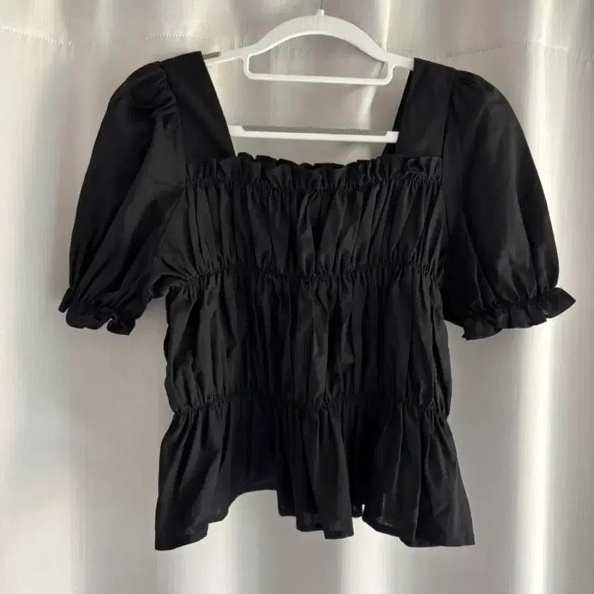 [BUNJANG] Black Shirring Puff Sleeve Square Neck Blouse / 새상품) 검정 퍼프 셔링 블라우스 스퀘어넥 퍼프 블라우스