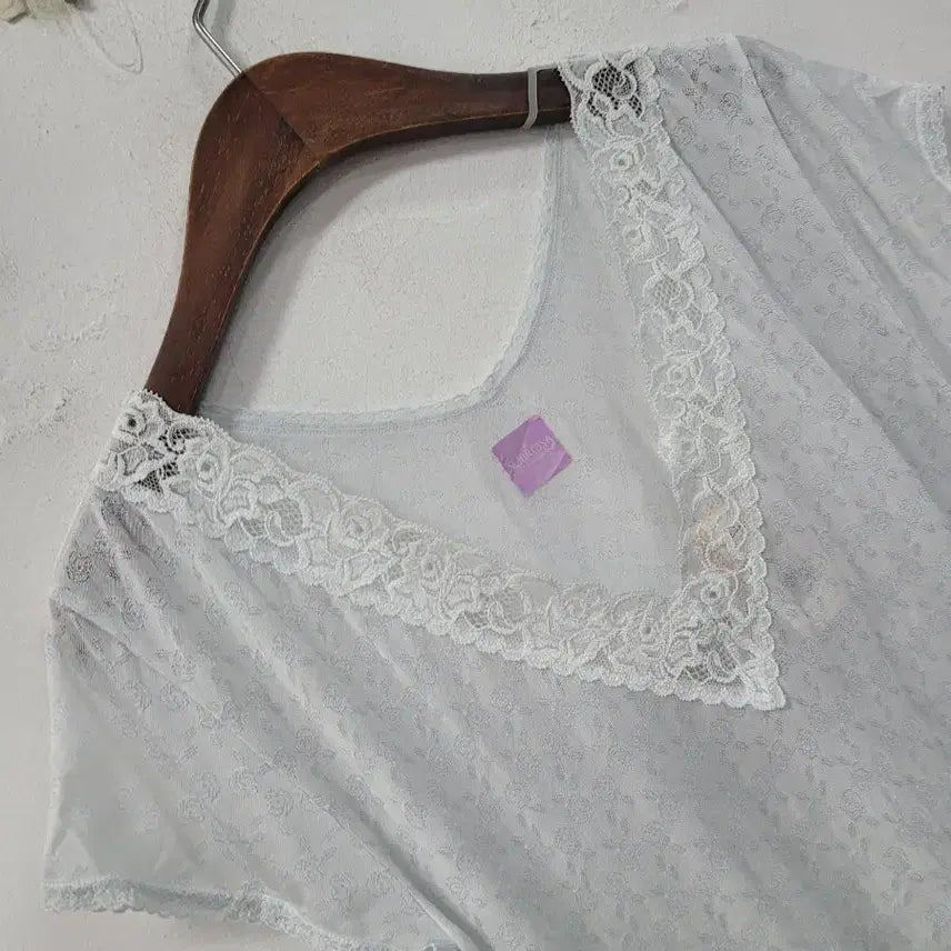 [BUNJANG] Lace V-Neck Short-Sleeve Inner Shirt / 새상품) 레이스 브이넥 반팔 이너 셔츠