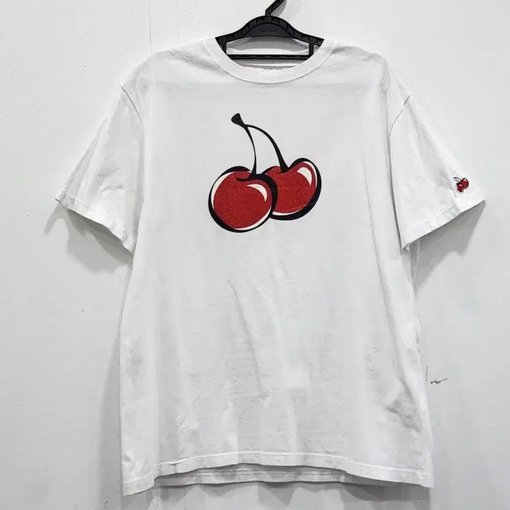 [BUNJANG] Kirsh White Cherry T-Shirt / [1] 키르시 화이트 체리 반팔 티셔츠