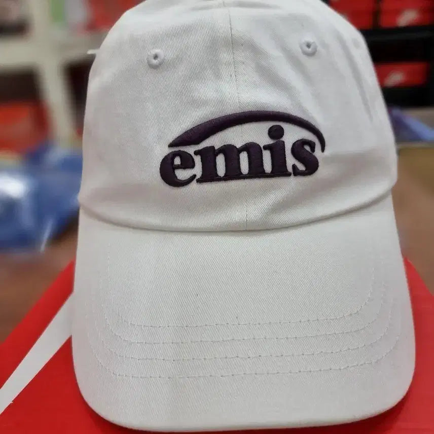 [BUNJANG] EMIS Embroidered Logo Ball Cap White / 이미스 자수로고 볼캡 화이트 새상품