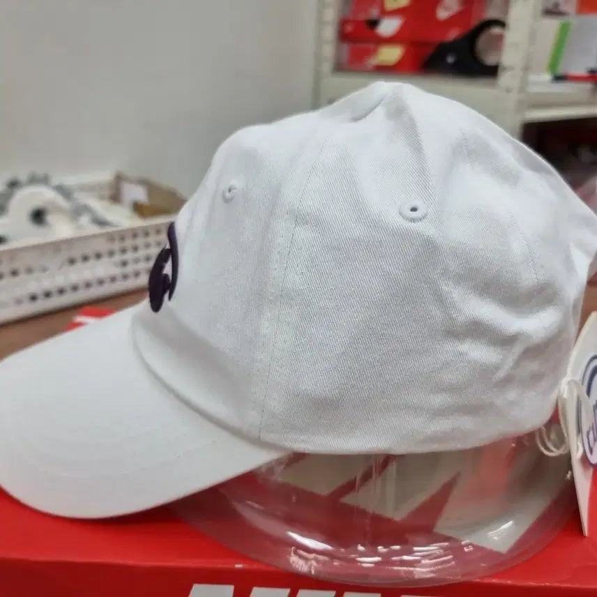 [BUNJANG] EMIS Embroidered Logo Ball Cap White / 이미스 자수로고 볼캡 화이트 새상품