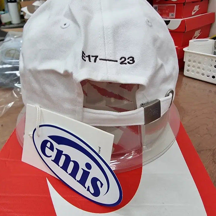 [BUNJANG] EMIS Embroidered Logo Ball Cap White / 이미스 자수로고 볼캡 화이트 새상품