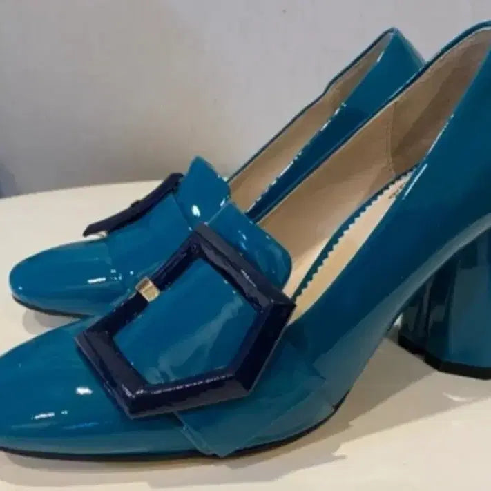 [BUNJANG] SUECOMMA BONNIE Enamel Buckle Heels / 슈콤마보니 구두