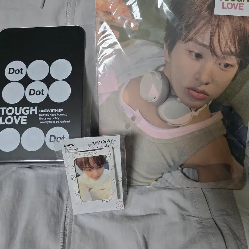 [BUNJANG] ONEW "TURFLUV" Popup Goods Bookend, Frame Holder, Mini Poster Set / 온유 터프러브 팝업 굿즈
