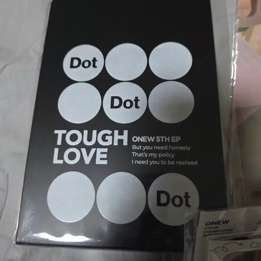 [BUNJANG] ONEW "TURFLUV" Popup Goods Bookend, Frame Holder, Mini Poster Set / 온유 터프러브 팝업 굿즈