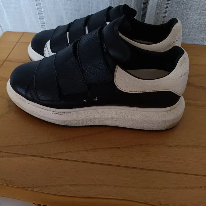 [BUNJANG] Alexander McQueen Velcro Sneakers Black/White / 알렉산더맥퀸 벨크로 스니커즈 블랙/화이트 42 1/2. 275