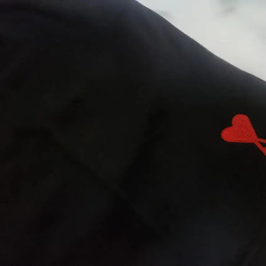 [BUNJANG] AMI Heart Logo Black Shorts / 아미 하트 로고 블랙 반바지