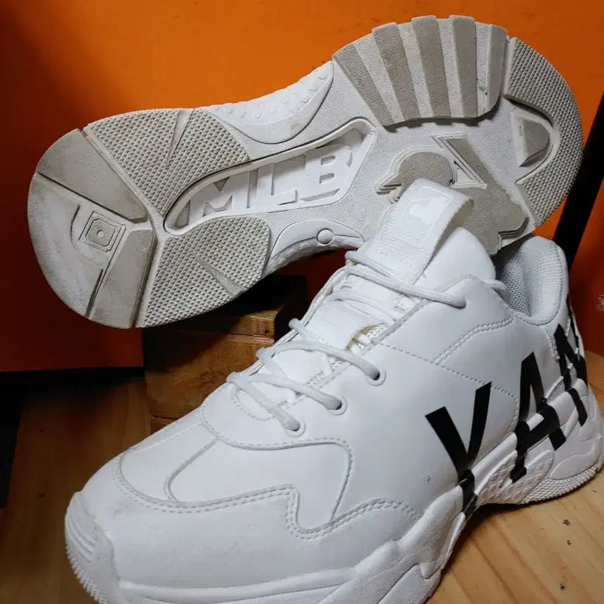 [BUNJANG] MLB New York Yankees Sneakers / MLB뉴욕 양키스(US8표기260 추천사이즈255)