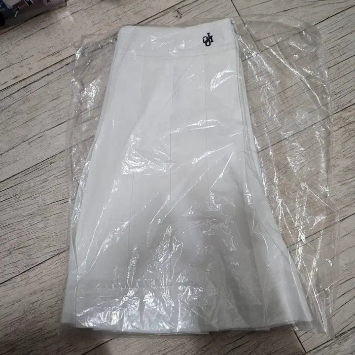 [BUNJANG] OIOI Pleated Mini Skirt (Ivory) / 미개봉 ) oioi 오아이오아이 플리츠  미니 스커트